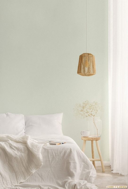 Giấy dán tường màu xanh ngọc đang là xu hướng hiện nay, là màu sắc mang lại sự tươi mát và thanh tao cho ngôi nhà của bạn